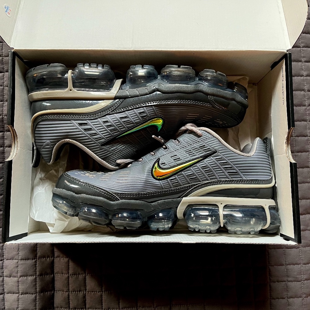 Nike Air VaporMax 360 - Men's Size 11 - Color Iron Grey/Enigma Stone - Like New